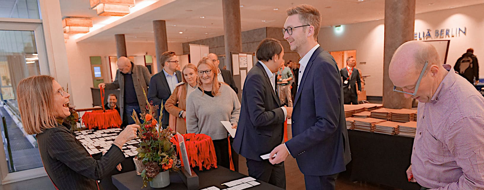 Besucher einer Veranstaltung der AG Strafrecht im Gespräch