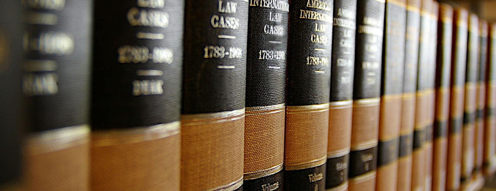 Symbolbild: Fachbücher aus dem Strafrecht