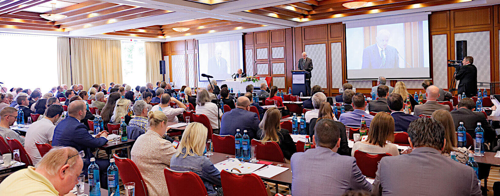 Bühne und Publikum beim 17. Frühjahrssymposium 2018