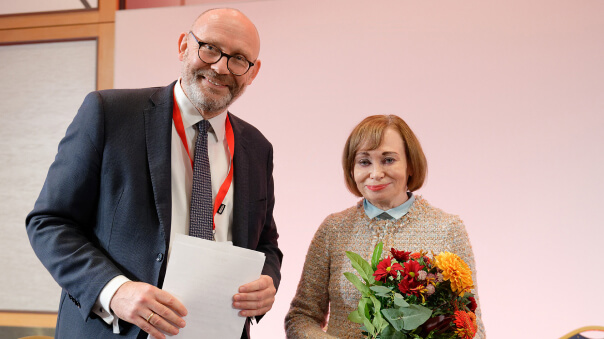 Verleihung der Ehrenmitgliedschaft an Marie-Luise Graf-Schlicker beim Herbstkolloquium 2021